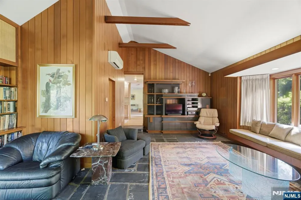 343 Sunset Road Pequannock Township, NJ 07444