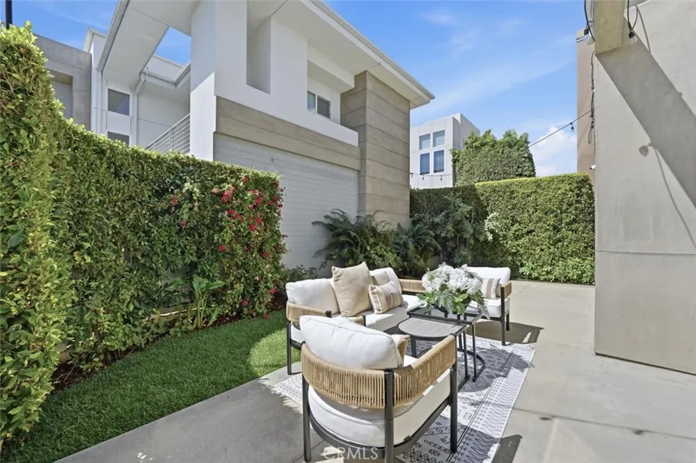 2206 Harriman #A Redondo Beach, CA 90278