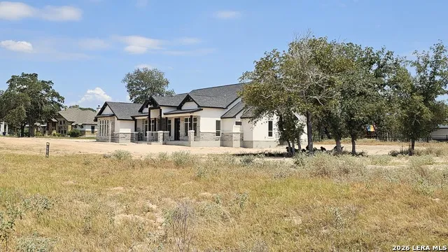 100 PIONEER TRL Adkins, TX 78101