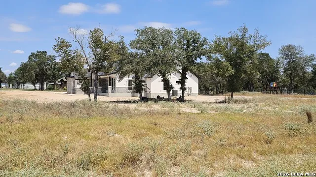 100 PIONEER TRL Adkins, TX 78101
