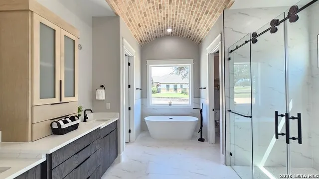100 PIONEER TRL Adkins, TX 78101
