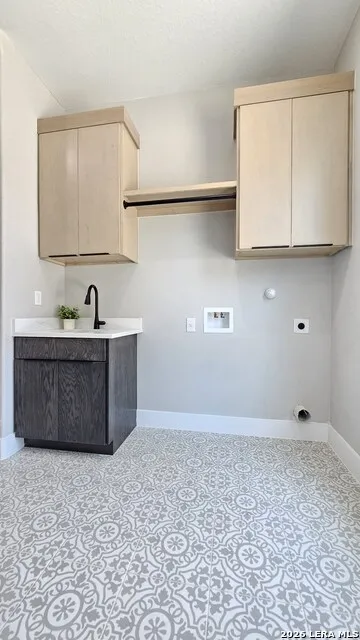 100 PIONEER TRL Adkins, TX 78101