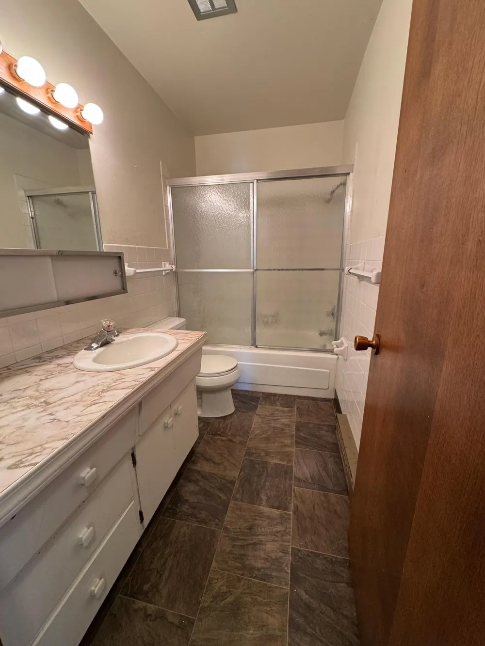 318 31st Avenue Fargo, ND 58102