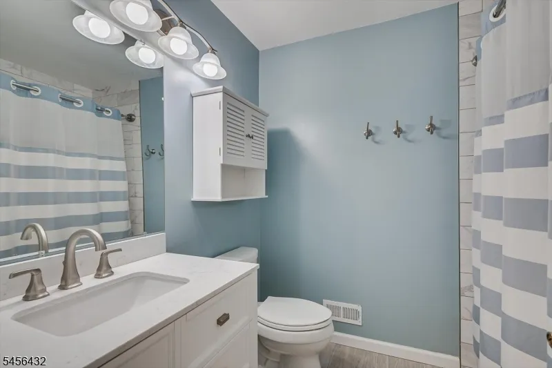 118 Edward Dr Franklin, NJ 08823