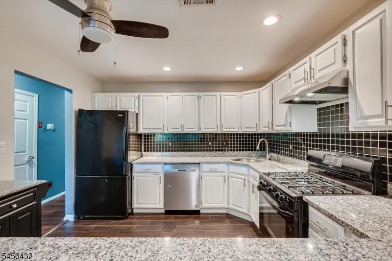 118 Edward Dr Franklin, NJ 08823