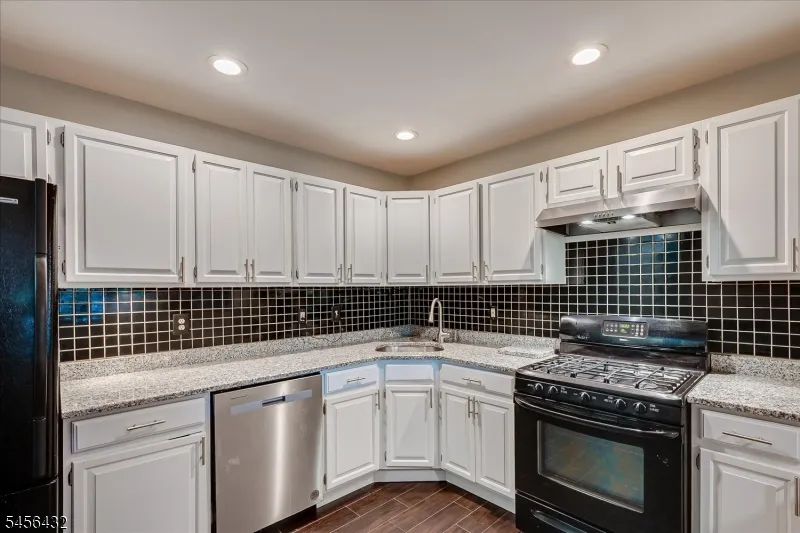 118 Edward Dr Franklin, NJ 08823
