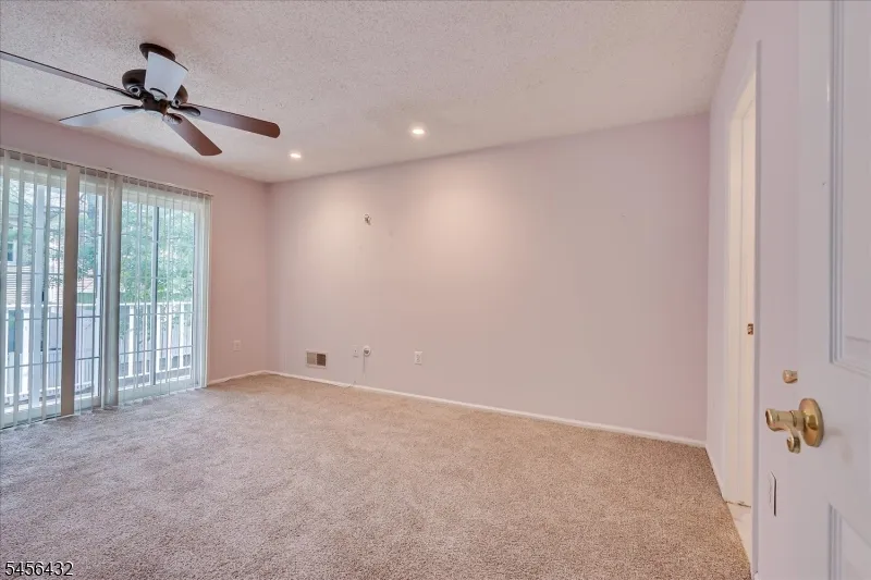 118 Edward Dr Franklin, NJ 08823