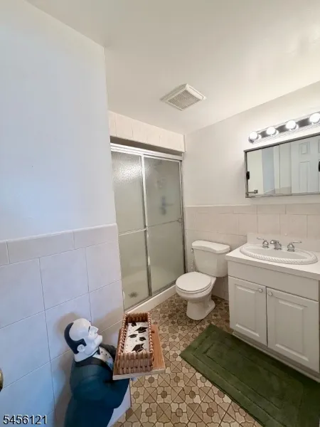 29 Capp St Carteret, NJ 07008