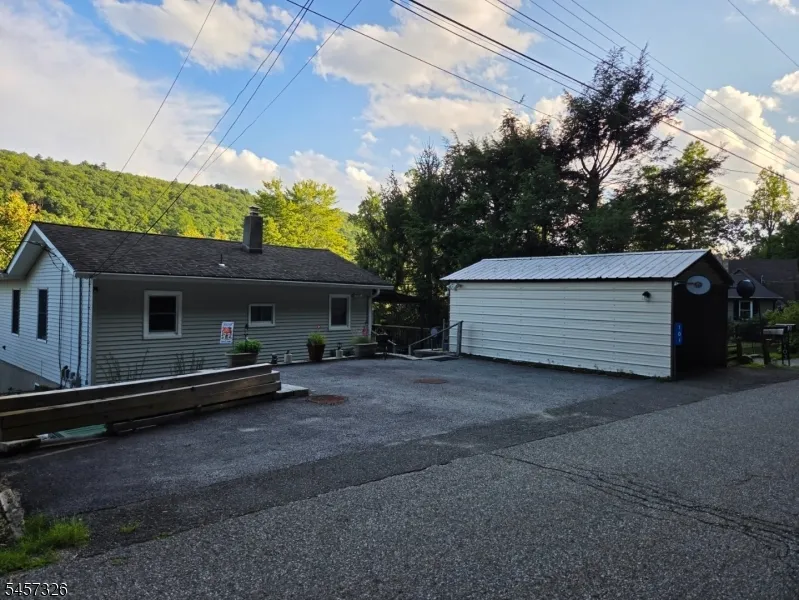 101 Woods Rd Sandyston, NJ 07826