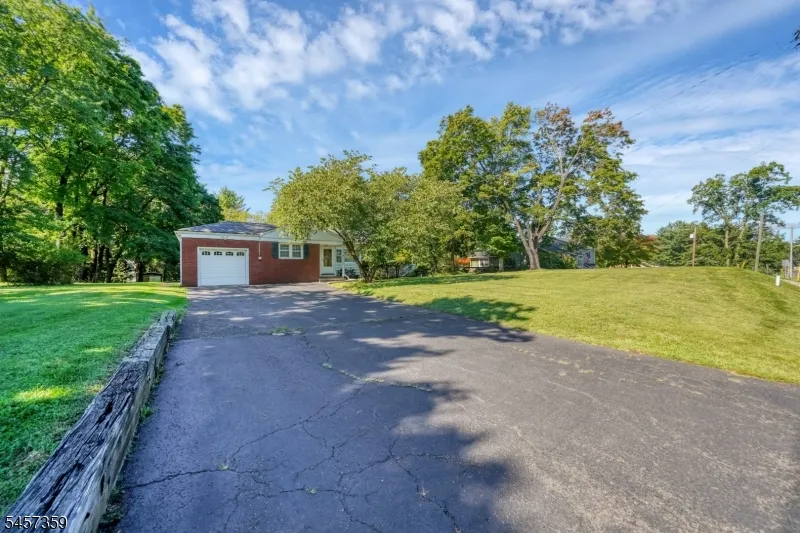 59 Dreahook Rd Branchburg, NJ 08876