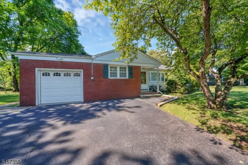 59 Dreahook Rd Branchburg, NJ 08876