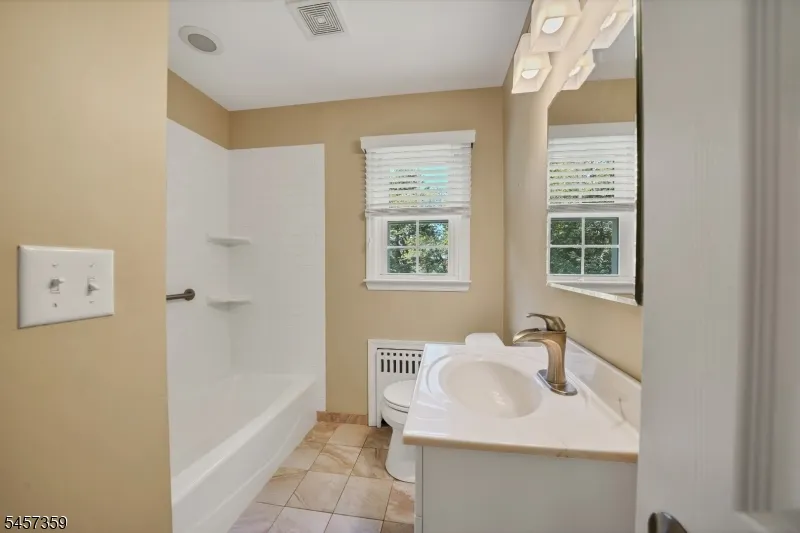 59 Dreahook Rd Branchburg, NJ 08876