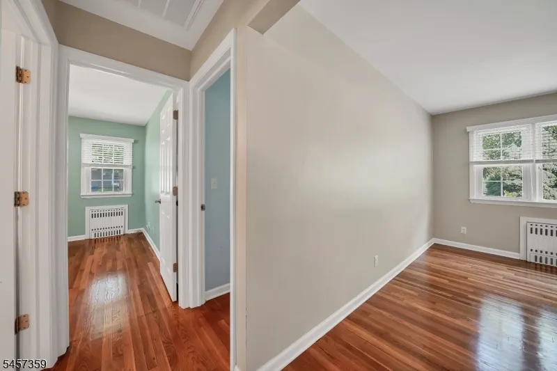 59 Dreahook Rd Branchburg, NJ 08876