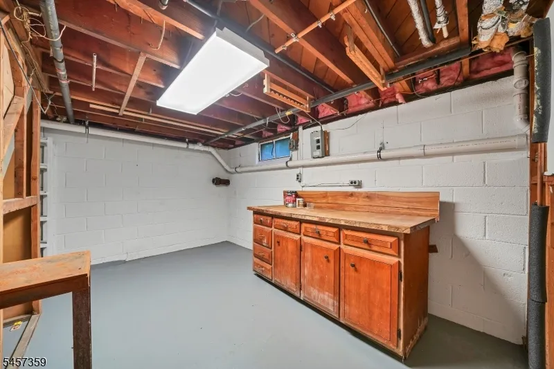 59 Dreahook Rd Branchburg, NJ 08876