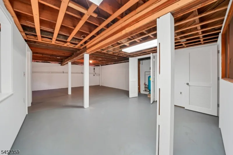 59 Dreahook Rd Branchburg, NJ 08876