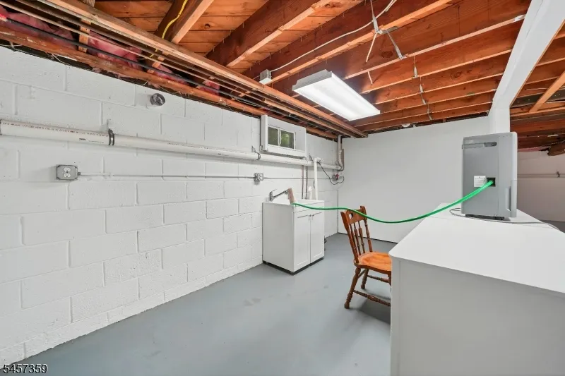 59 Dreahook Rd Branchburg, NJ 08876
