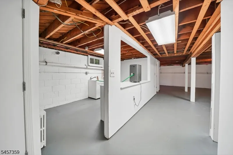 59 Dreahook Rd Branchburg, NJ 08876