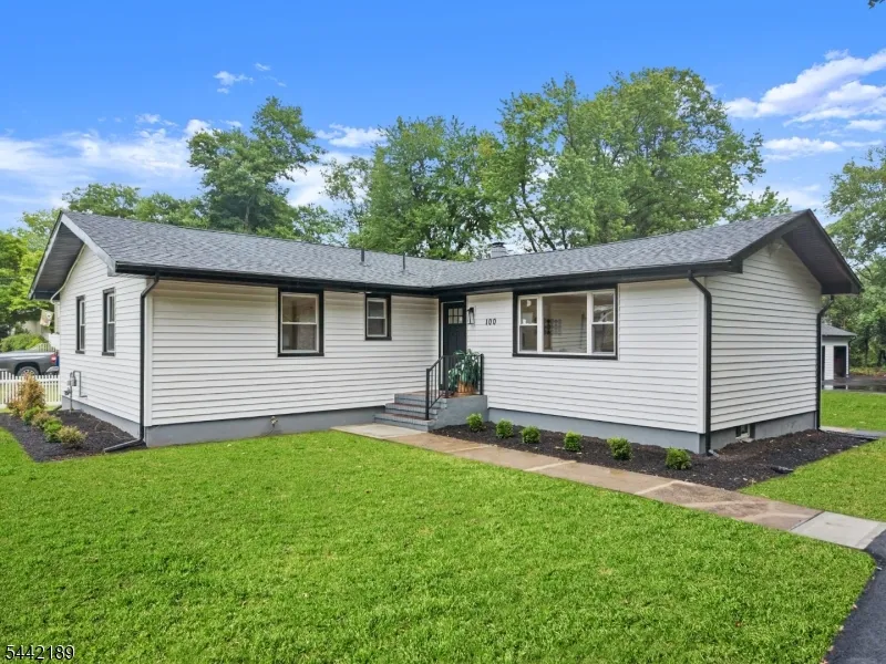 100 Pier Ln Fairfield, NJ 07004
