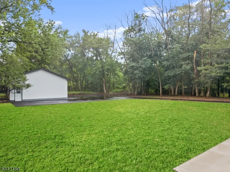 100 Pier Ln Fairfield, NJ 07004