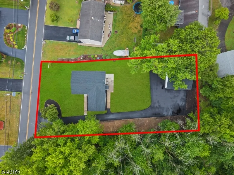 100 Pier Ln Fairfield, NJ 07004