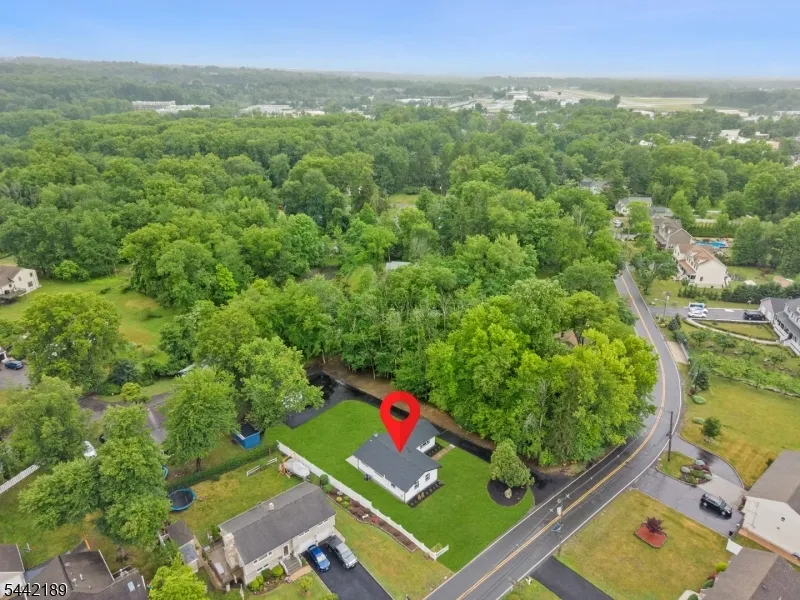 100 Pier Ln Fairfield, NJ 07004