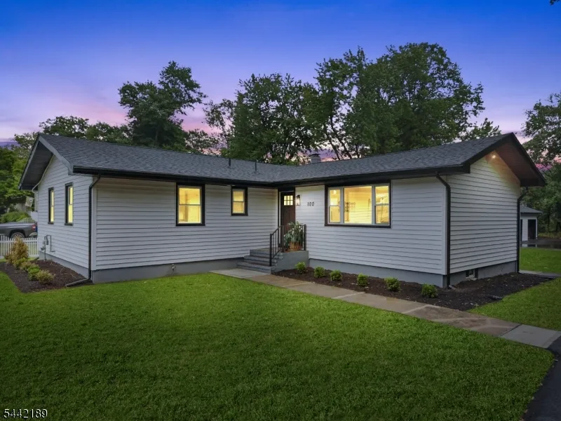 100 Pier Ln Fairfield, NJ 07004