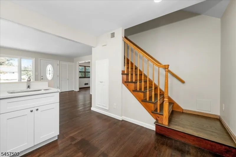 13 Windbeam Rd Riverdale, NJ 07457