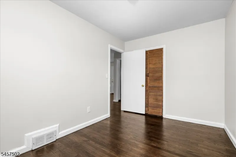 13 Windbeam Rd Riverdale, NJ 07457