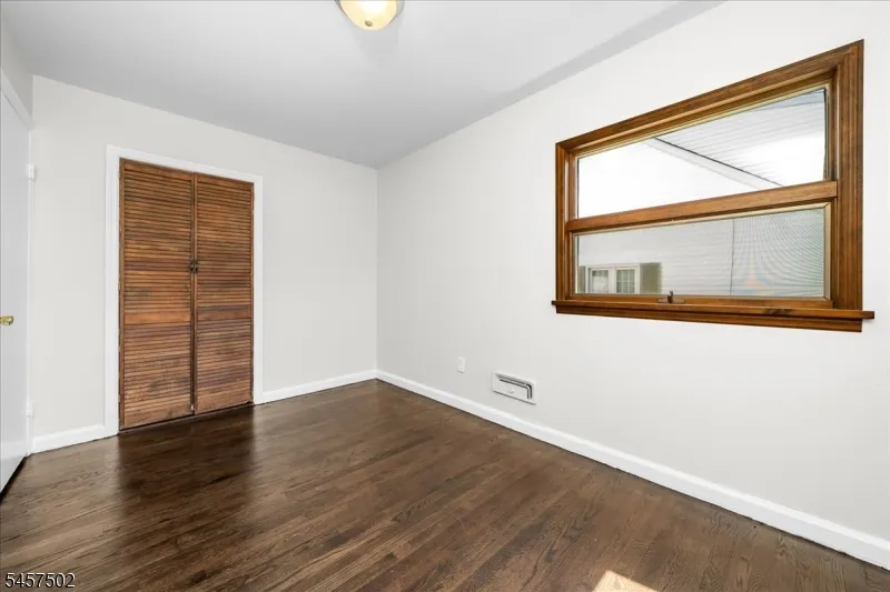 13 Windbeam Rd Riverdale, NJ 07457