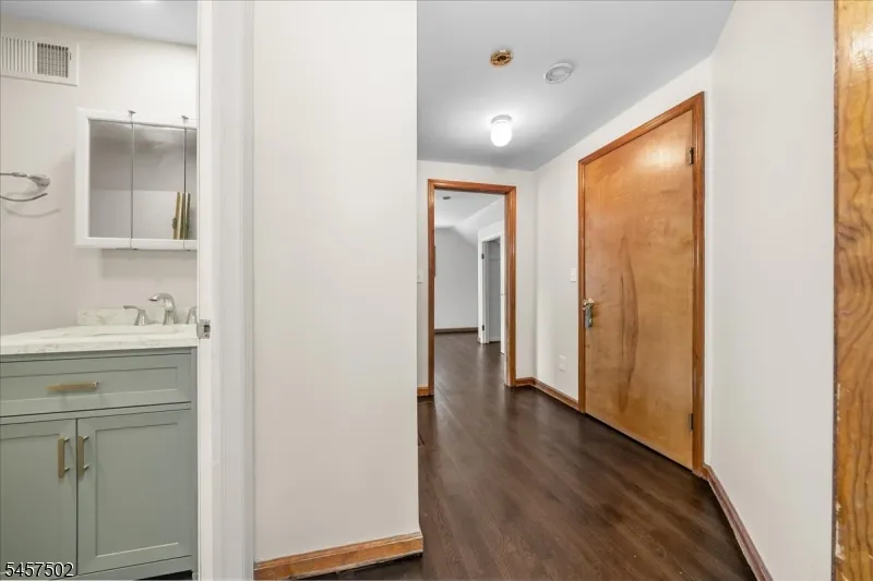 13 Windbeam Rd Riverdale, NJ 07457