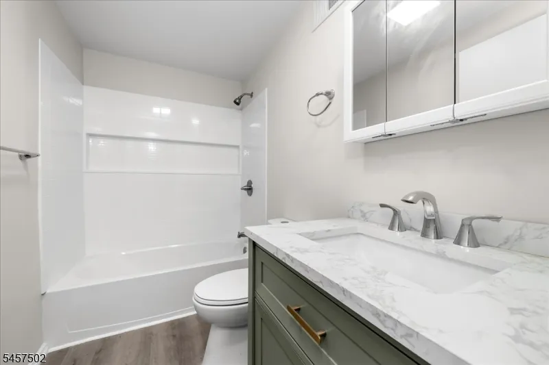 13 Windbeam Rd Riverdale, NJ 07457