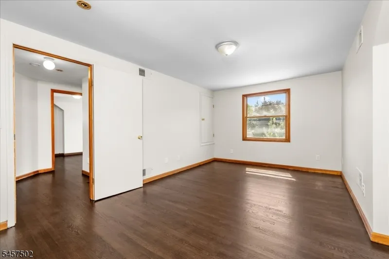 13 Windbeam Rd Riverdale, NJ 07457