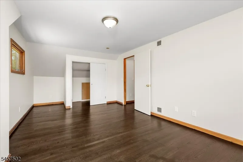 13 Windbeam Rd Riverdale, NJ 07457