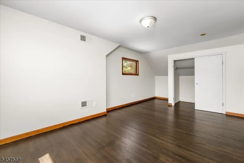 13 Windbeam Rd Riverdale, NJ 07457