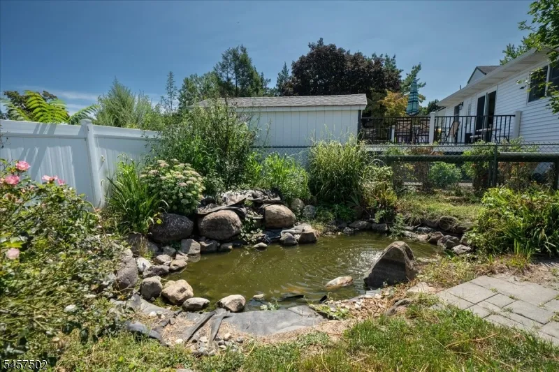 13 Windbeam Rd Riverdale, NJ 07457