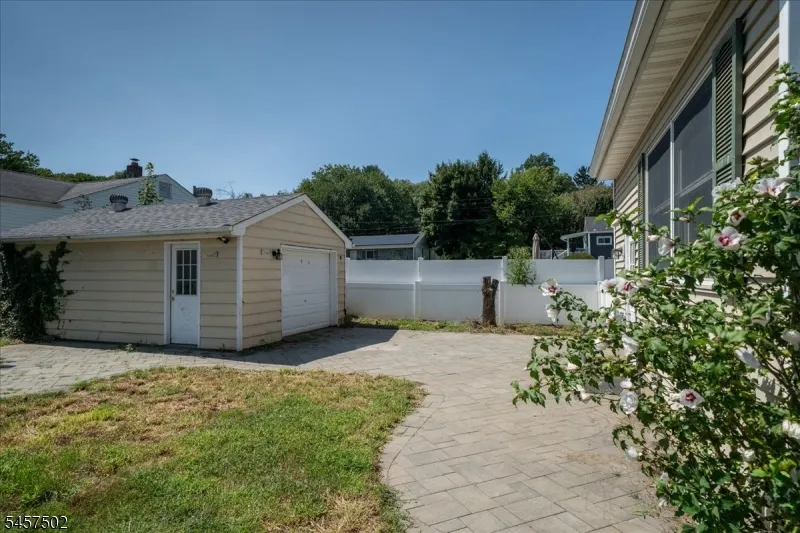13 Windbeam Rd Riverdale, NJ 07457