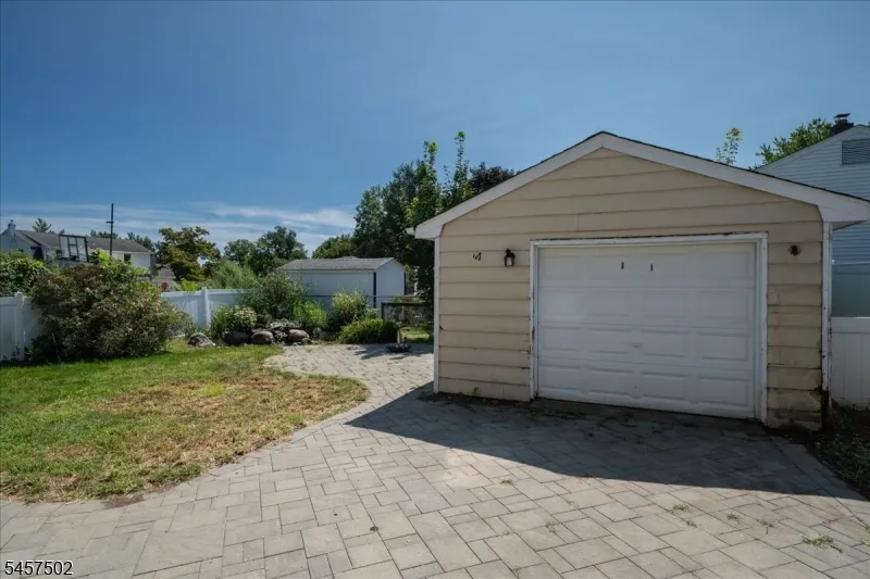 13 Windbeam Rd Riverdale, NJ 07457