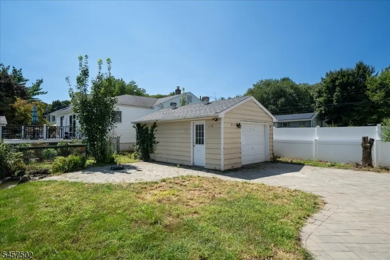 13 Windbeam Rd Riverdale, NJ 07457