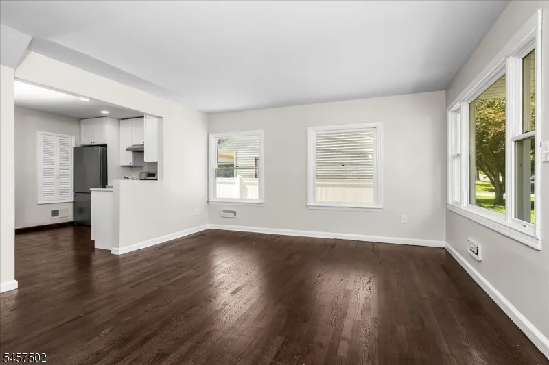 13 Windbeam Rd Riverdale, NJ 07457