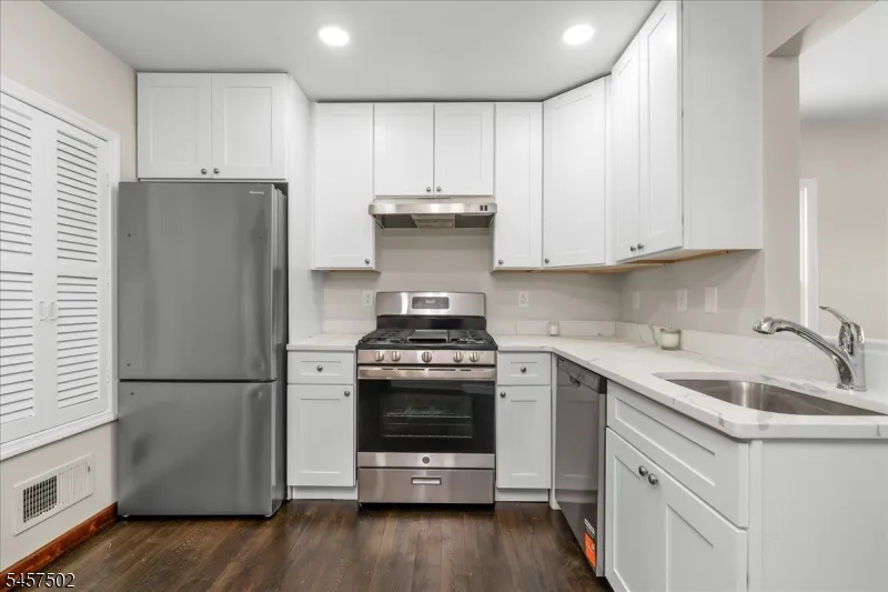 13 Windbeam Rd Riverdale, NJ 07457