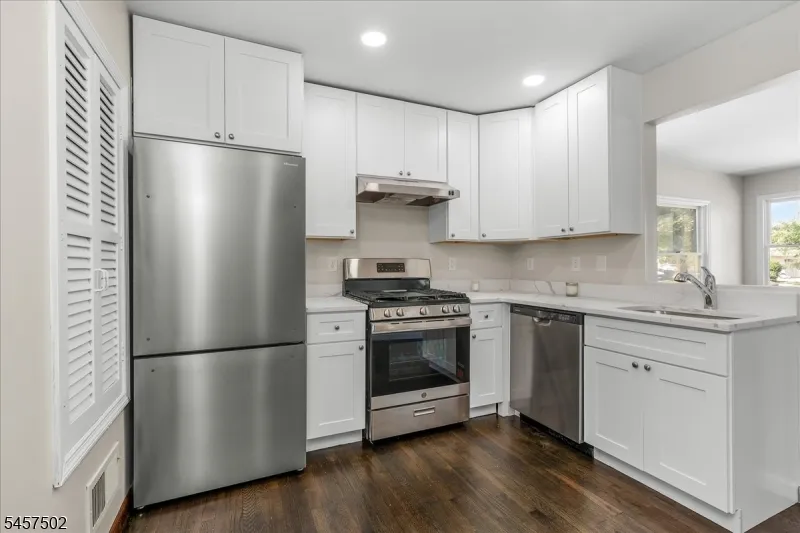 13 Windbeam Rd Riverdale, NJ 07457