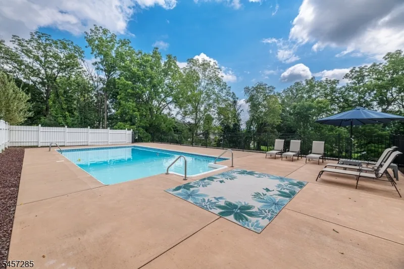 17 Telfer Dr Vernon, NJ 07418