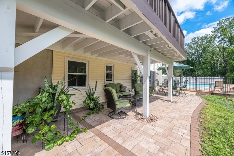 17 Telfer Dr Vernon, NJ 07418