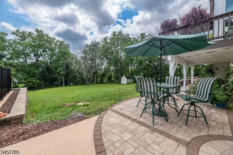 17 Telfer Dr Vernon, NJ 07418