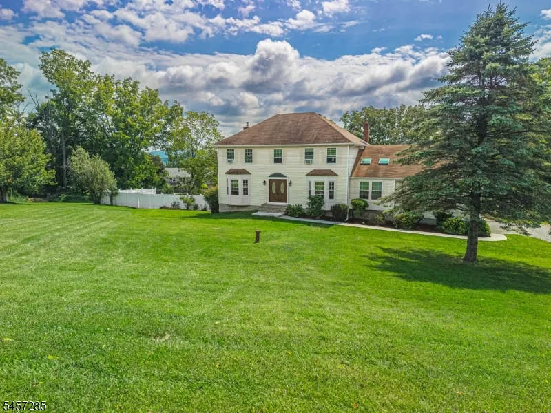 17 Telfer Dr Vernon, NJ 07418