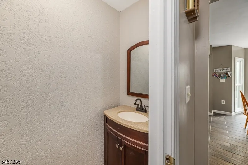 17 Telfer Dr Vernon, NJ 07418