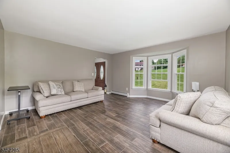 17 Telfer Dr Vernon, NJ 07418