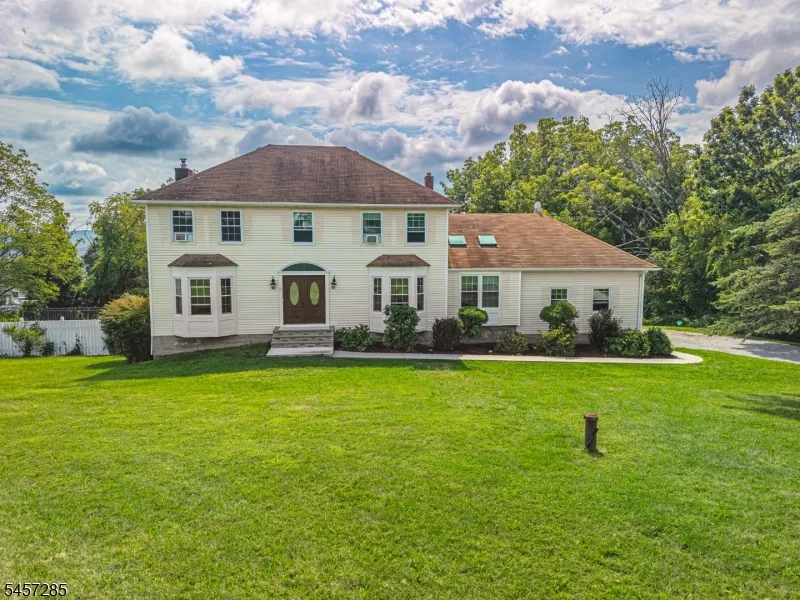 17 Telfer Dr Vernon, NJ 07418