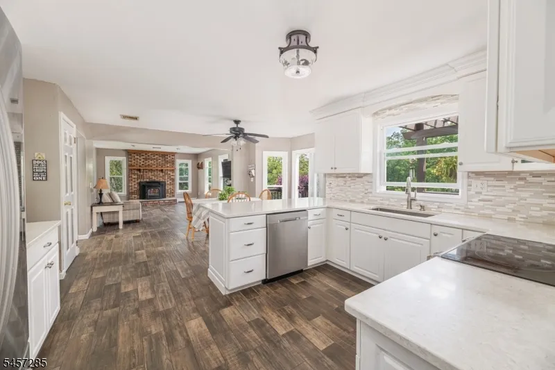 17 Telfer Dr Vernon, NJ 07418