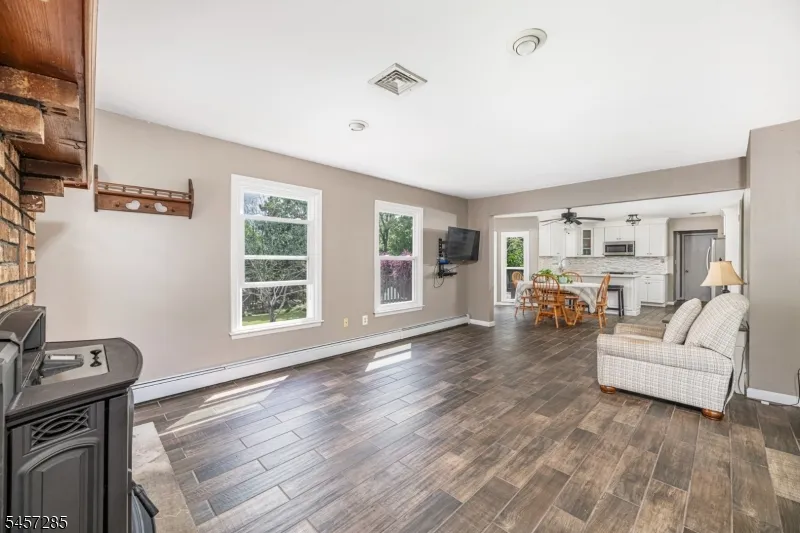 17 Telfer Dr Vernon, NJ 07418